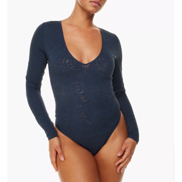 Aritzia Tops - Babaton Aritzia Shapelace V-Neck Longsleeve Bodysuit S Blue